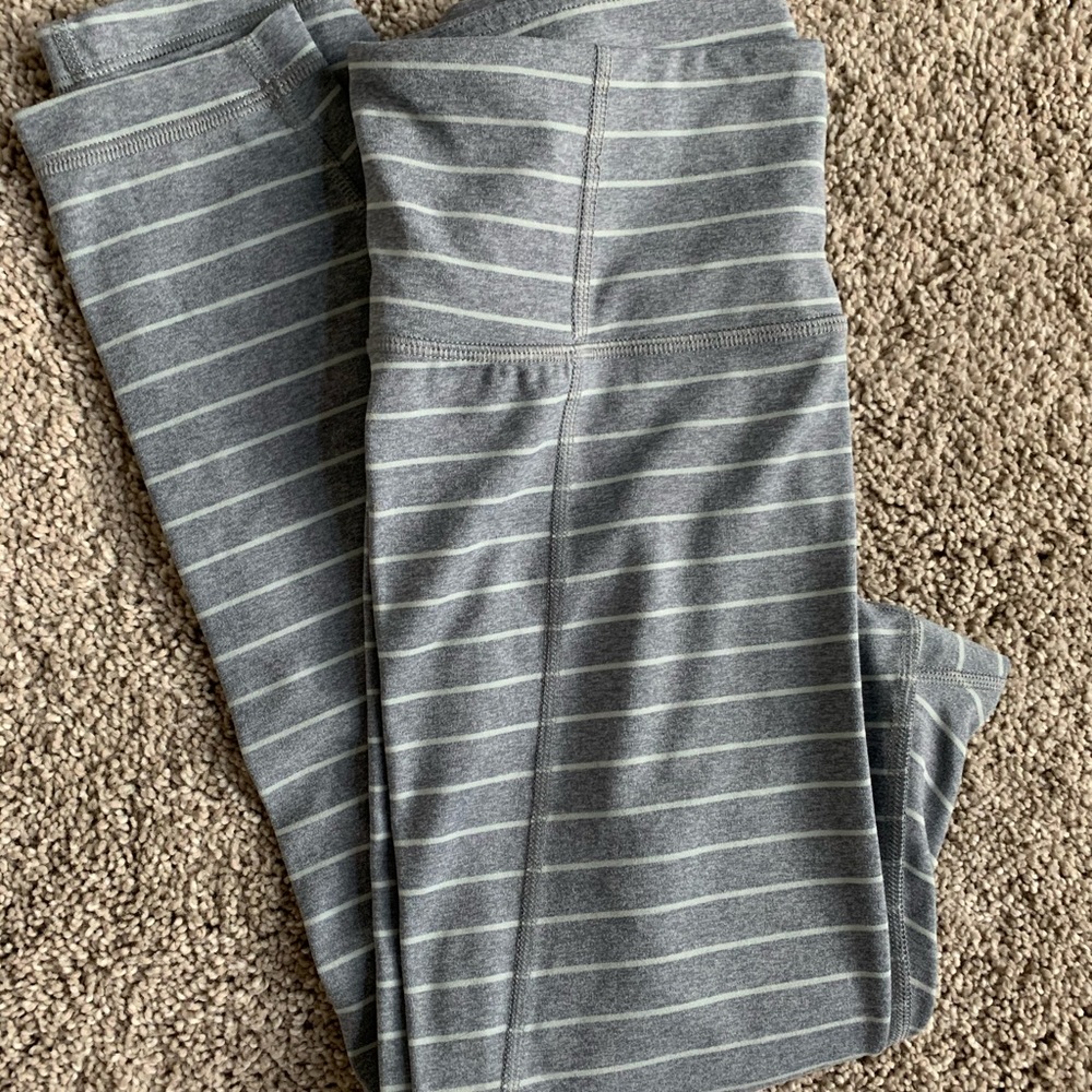 Athleta Salutation Legging Small